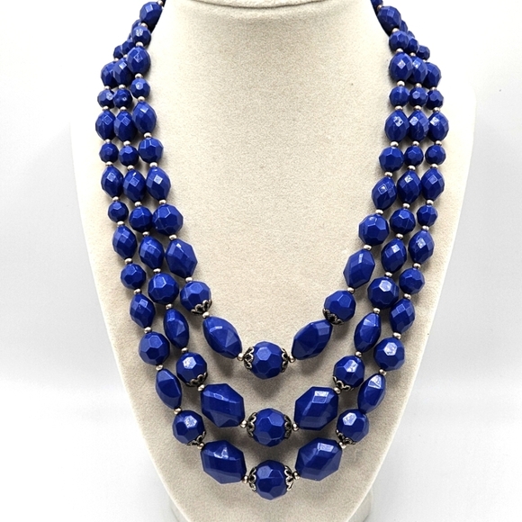 VINTAGE Faceted Blue Acrylic Plastic Beaded Triple Strand Bib Necklace - Picture 1 of 5